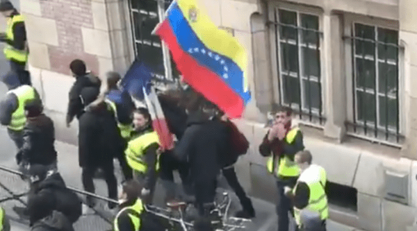 Chalecos amarillos salieron a la calle a mostrar su respaldo a Venezuela