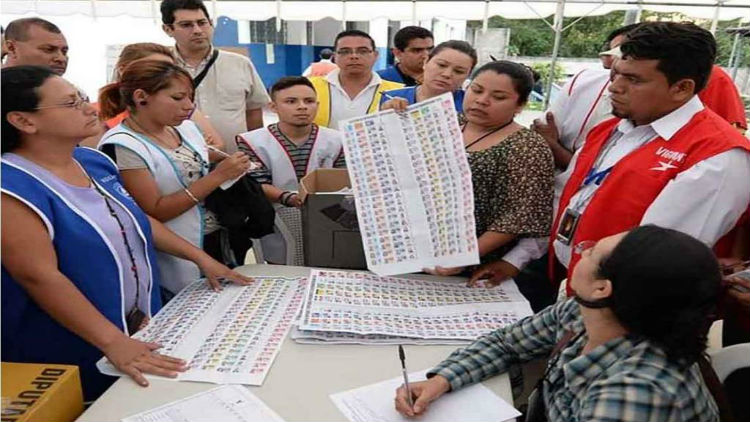 Migrantes salvadoreños vigilarán el proceso electoral de su país