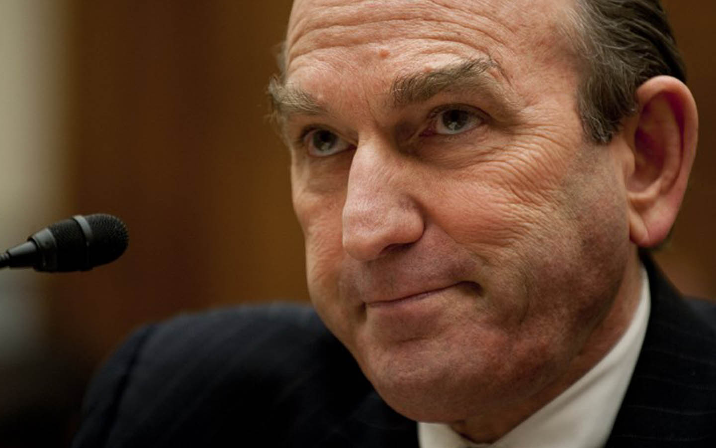 (Video) Activistas increpan a Elliott Abrams en pleno evento debido a las sanciones contra Venezuela