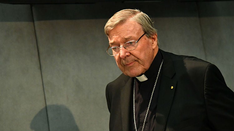 Declaran culpable de pederastia al cardenal George Pell, número tres del Vaticano