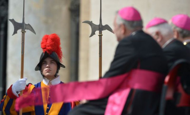 Escándalo religioso: 80 % de los sacerdotes del Vaticano son homosexuales