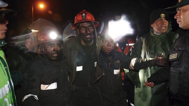 (Video) Rescatan a cuatro mineros atrapados a 1.000 metros de profundidad en Perú