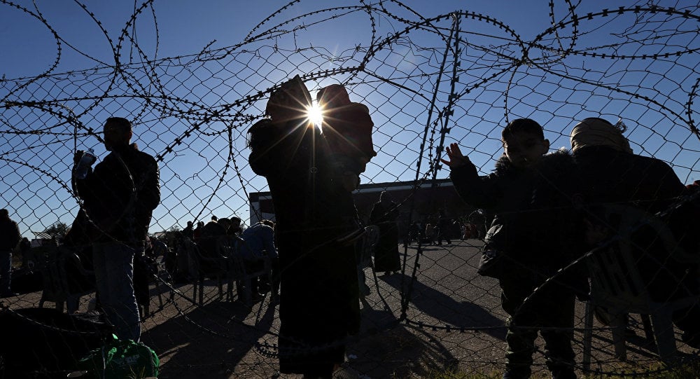 Israel construye un enorme muro de concreto en la frontera con Gaza