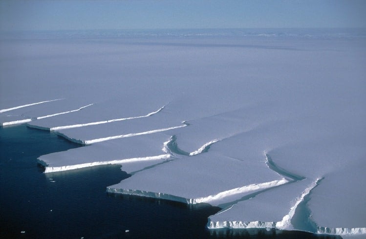 Un iceberg de más de mil kilómetros cuadrados está por desprenderse en la Antártica