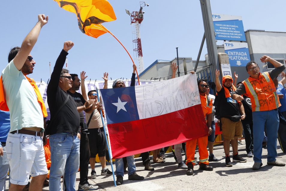 Municipio de Valparaíso y trabajadores portuarios eventuales anuncian propuesta para una nueva gestión de los puertos