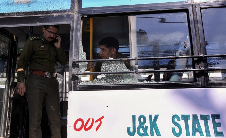 Explosión en estación de autobús deja un muerto y 33 heridos en Cachemira controlada por India