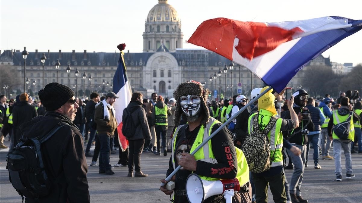 Parlamento francés sanciona ley que criminaliza las manifestaciones