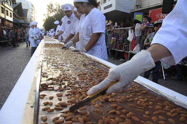 Bariloche batirá otro record con la barra de chocolate más larga del mundo
