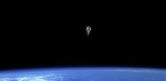La NASA prevé incluir a una mujer en próximas misiones a la Luna