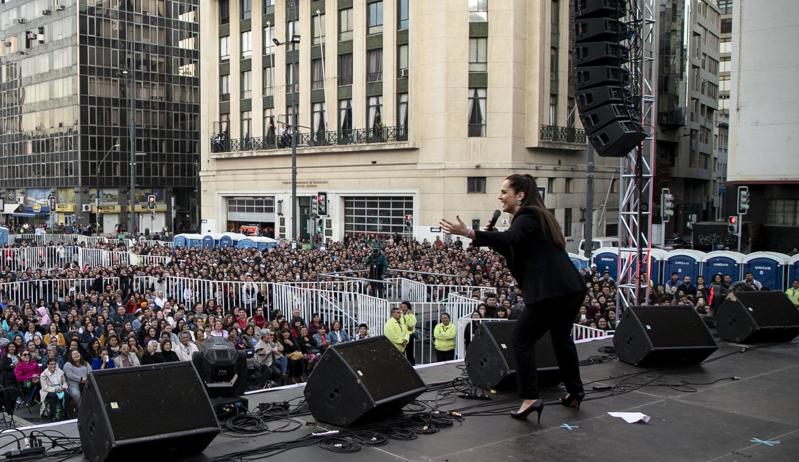 Valparaíso: Cinco mil personas en acto ciudadano por el Mes de las Mujeres en Plaza Sotomayor