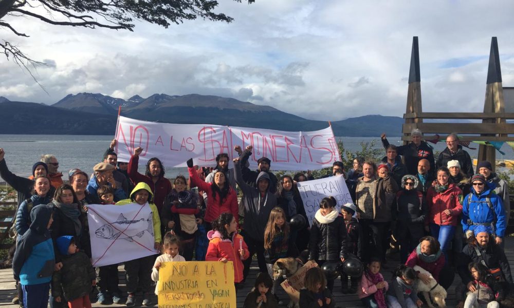 Comunidades de Puerto Williams acusan lobby de reyes noruegos a favor de la industria salmonera