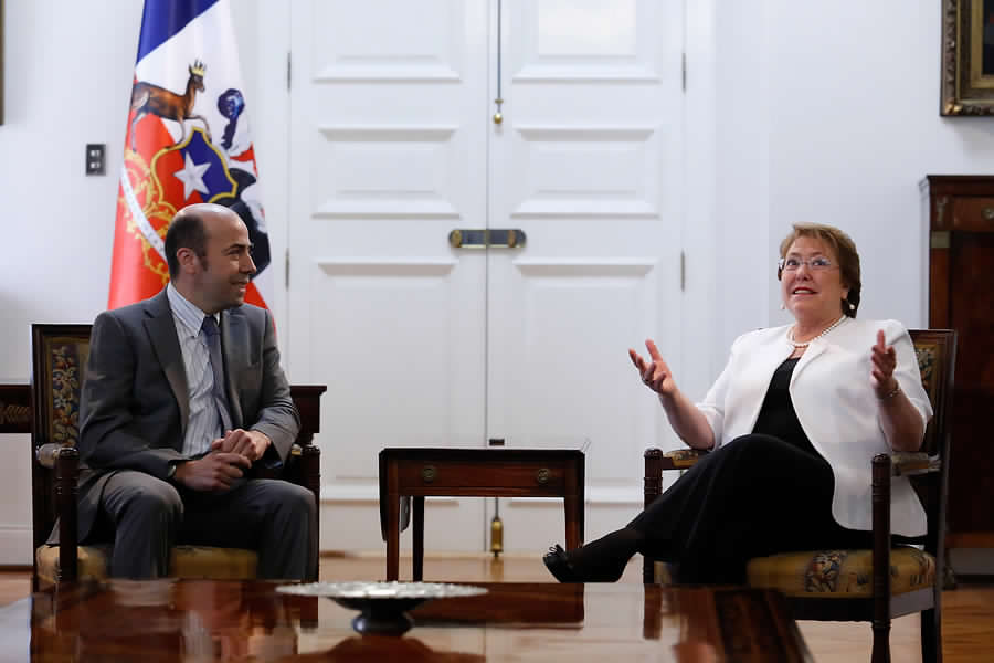 Contralor señaló que en 2016 informó a Bachelet sobre los gastos reservados «sin respaldo» en el Ejército