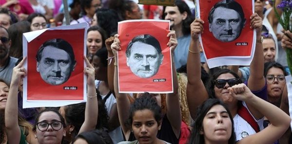 Brasileños marchan contra apología de Bolsonaro a la dictadura militar