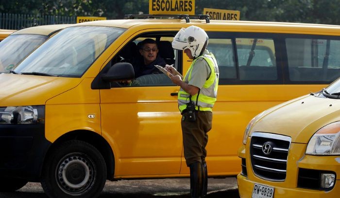 Municipalidades piden que todos los furgones escolares tengan cinturones de seguridad