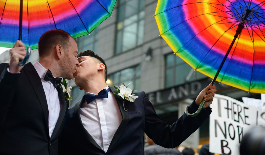 En riesgo y sin protección: Ser gay o lesbiana es ilegal en 70 países