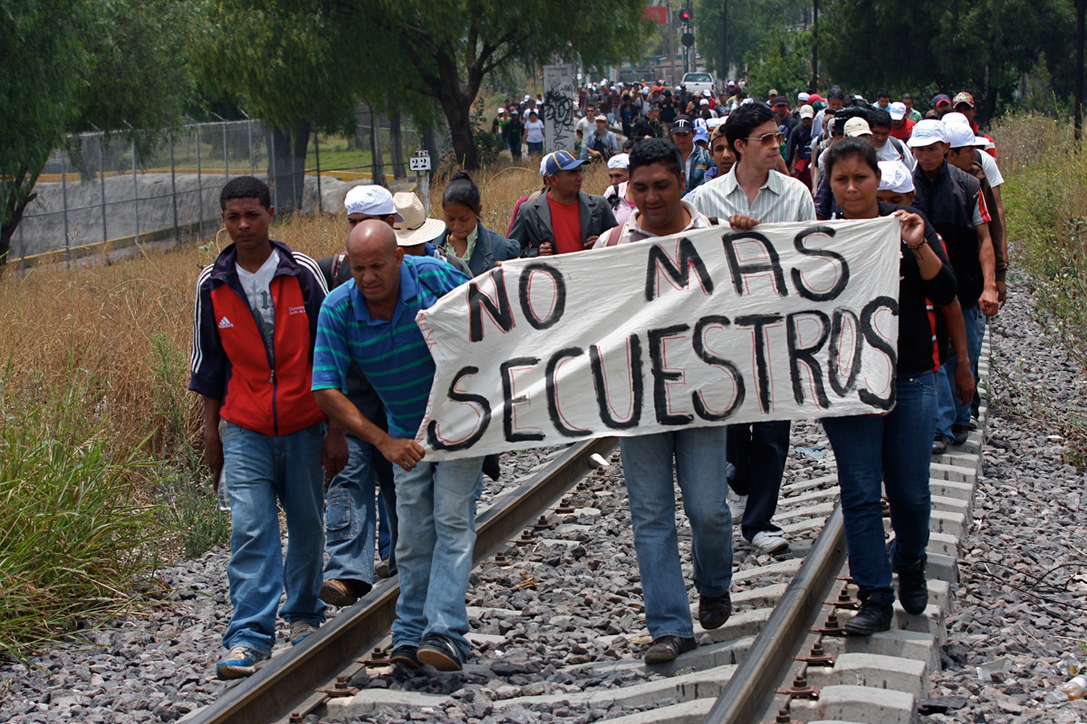 México busca a 19 presuntos migrantes secuestrados en la frontera