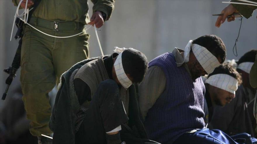 Más crímenes: Israel suministra comida vencida y podrida a presos palestinos