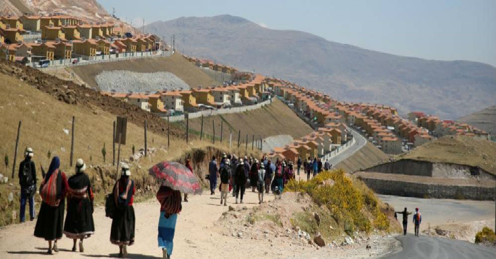 Comunidad indígena en Perú realiza paro de 48 horas tras el bloqueo a una mina