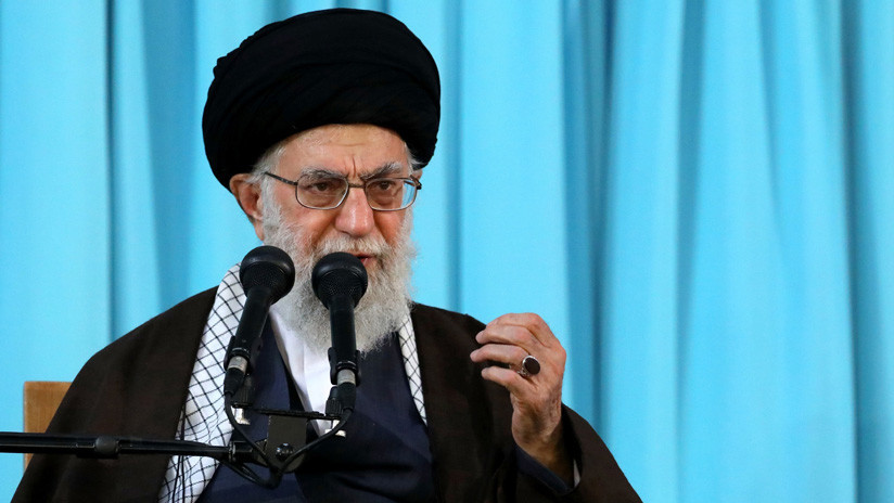 «Quieren ponernos de rodillas pero no nos rendiremos»: El líder supremo iraní promete medidas tras bloqueo a importaciones de su crudo