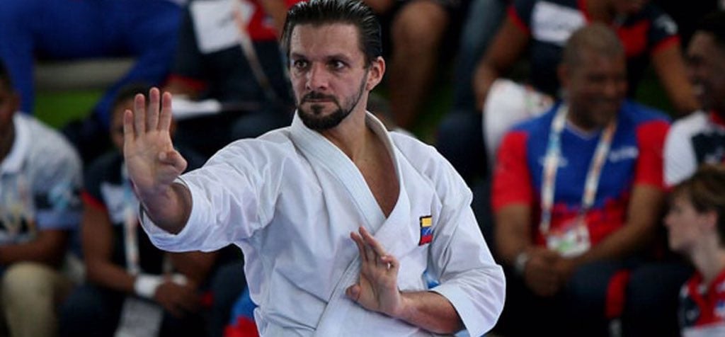 Karateca venezolano Antonio Díaz entra en el libro de Record Guinness