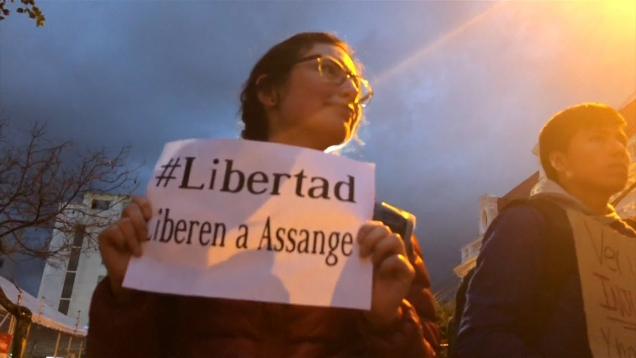 Policía ecuatoriana reprime protesta a favor de Assange