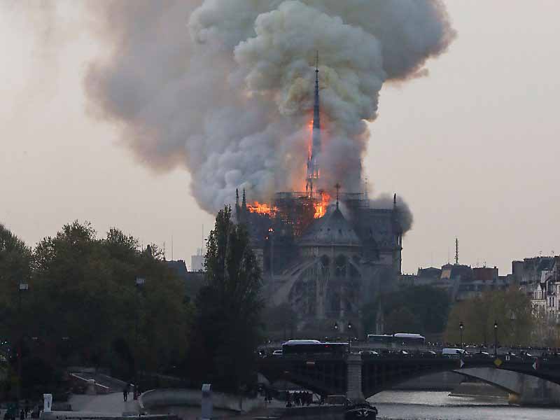Arde la catedral de Notre Dame