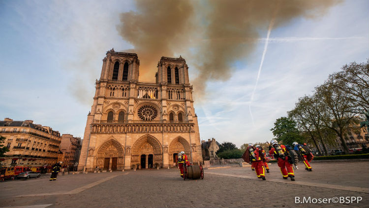 «Nos inclinamos hacia la teoría de un accidente», dice Fiscal de París sobre incendio de Notre Dame