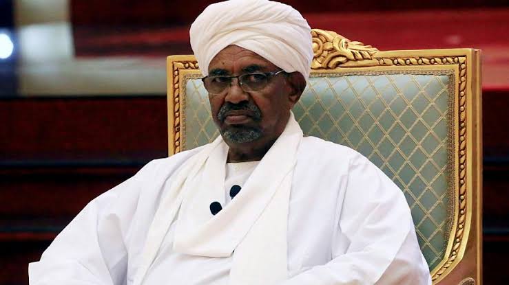 Llevan a prisión al presidente sudanés destituido, Al Bashir