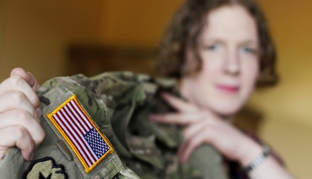 Academia Naval de EE. UU. prohibe el ingreso de personas transgénero
