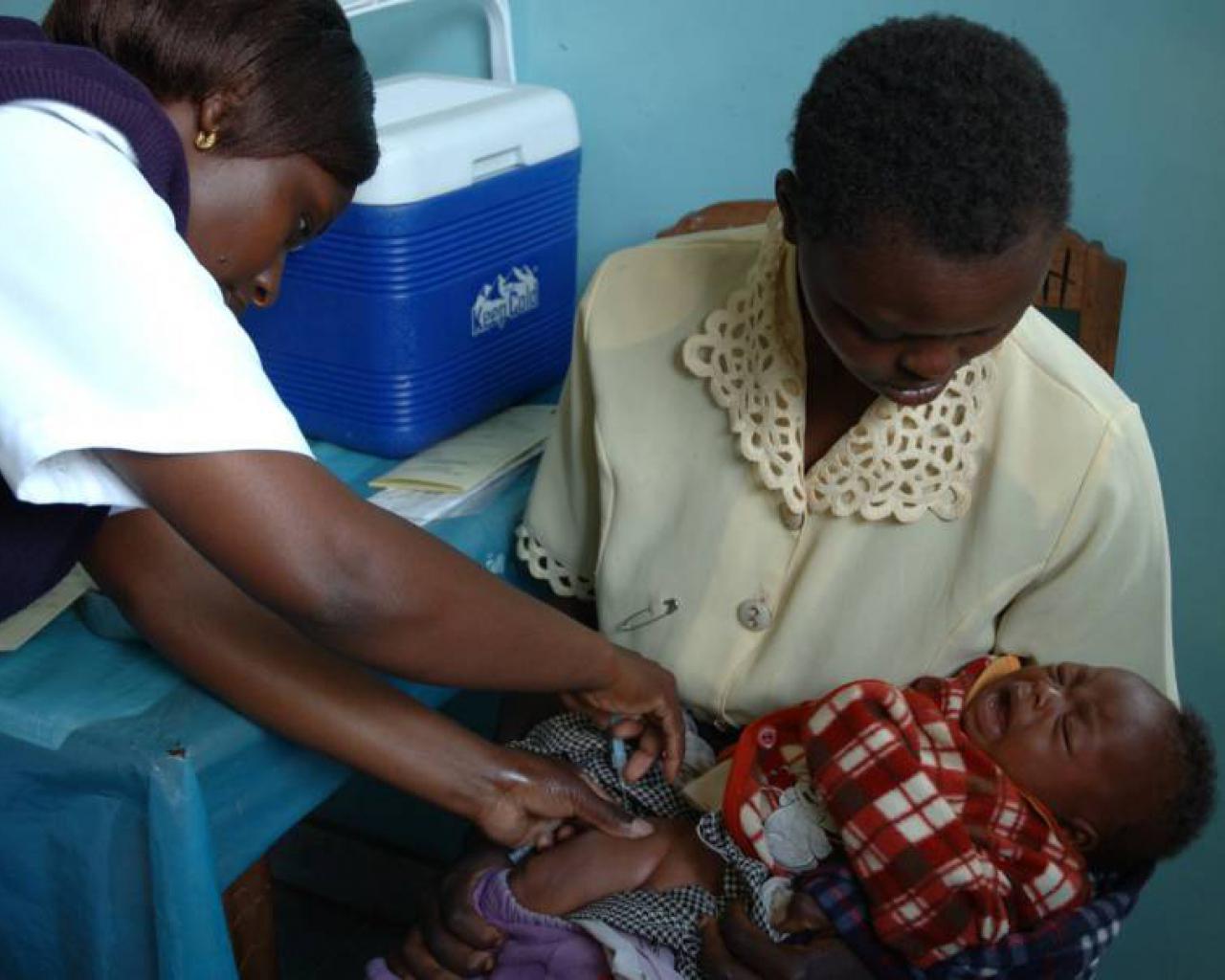 Niños africanos recibirán la primera vacuna contra la malaria