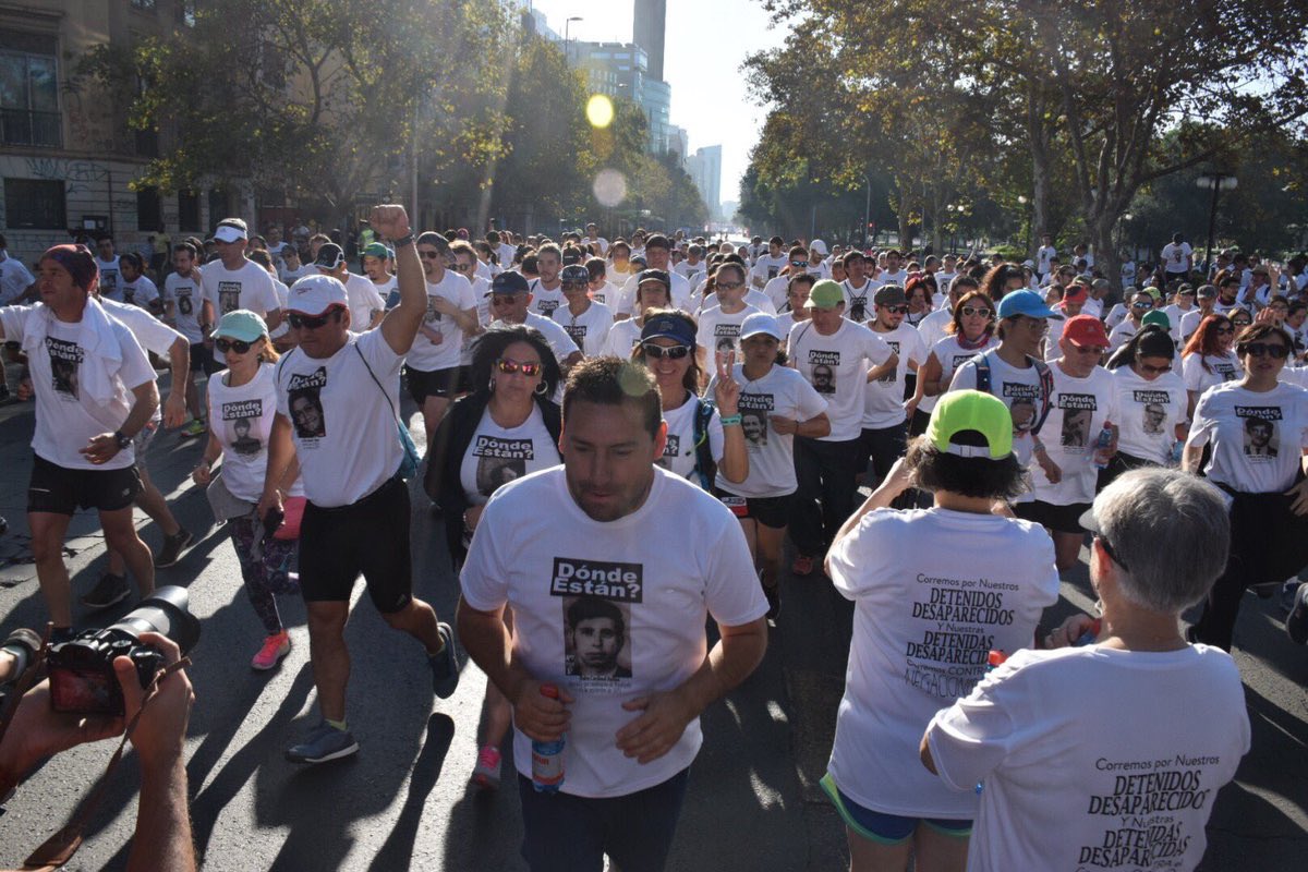 Maratón de Santiago: Más de 700 personas llevaron poleras con rostros de detenidos desaparecidos