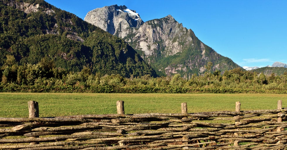 Viuda de Douglas Tompkins traspasa oficialmente las tierras del Parque Pumalín al Estado chileno