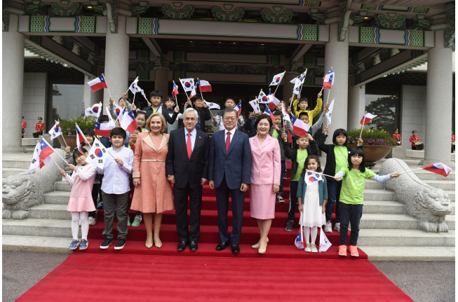 Participación de hijos de Piñera en negociaciones durante viaje a China llega a Contraloría