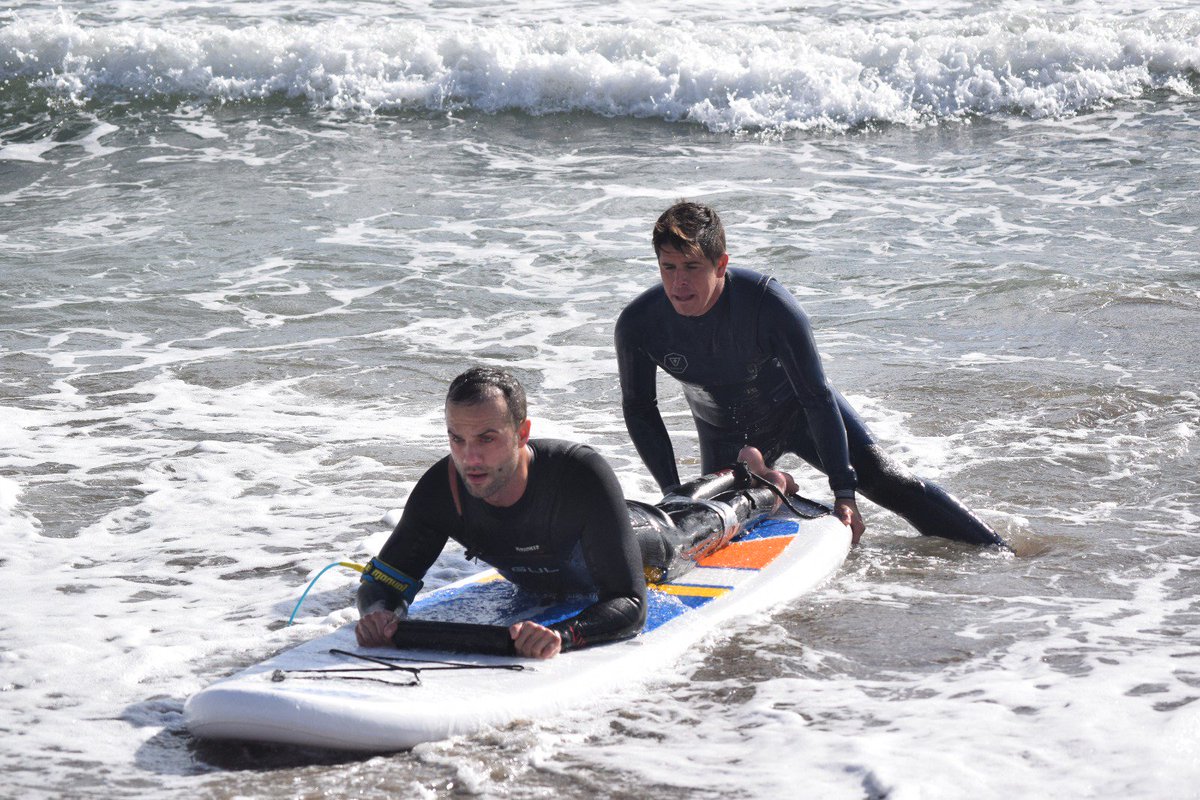 Surfista español con discapacidad inicia campaña para recolectar fondos que lo lleven al Mundial