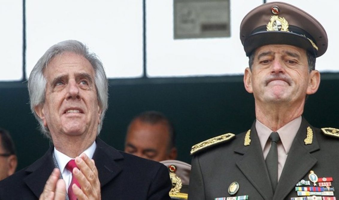 Presidente de Uruguay destituye a la plana mayor de Defensa y a comandante del ejército