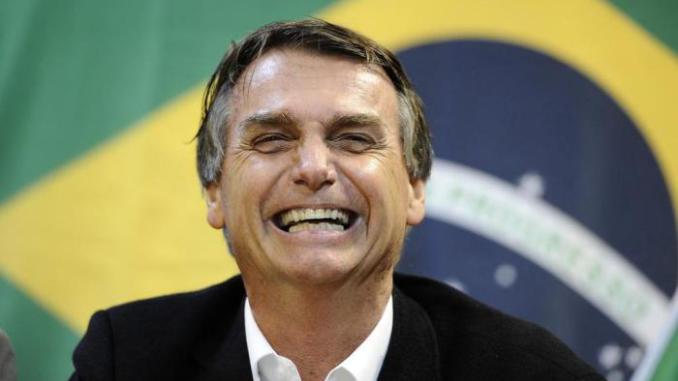 Bolsonaro promete ley para defender a propietarios rurales que disparen contra «invasores»