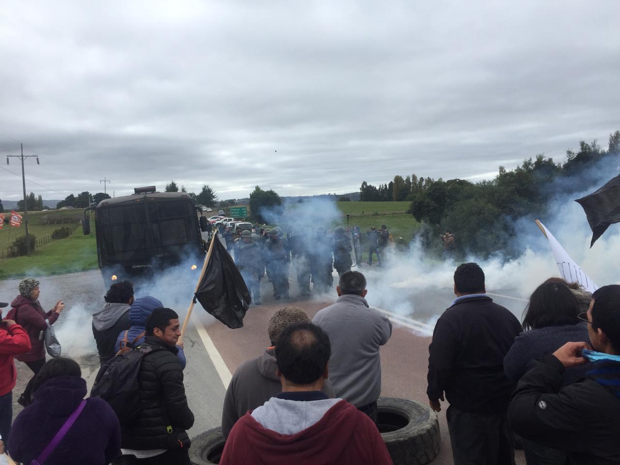 Corte de ruta en Chiloé: Vecinos de Chonchi protestan y exigen cierre de vertedero
