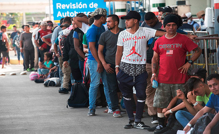 México continúa proceso para retornar a migrantes hondureños