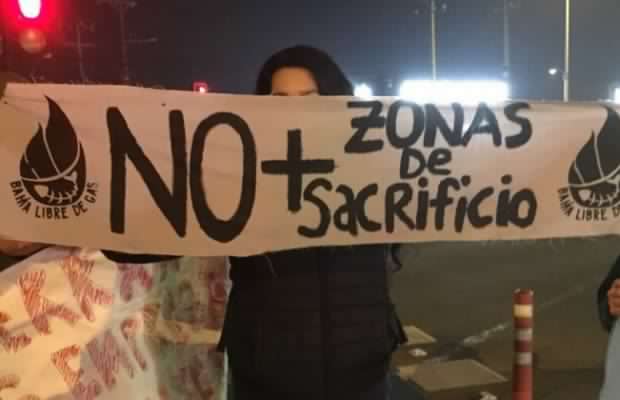 Mujeres de Quintero y Puchuncaví protestan contra proyectos de ampliación de dos empresas