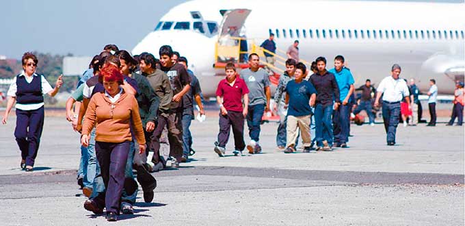 México repatrió a 104  hondureños que habían salido en caravana