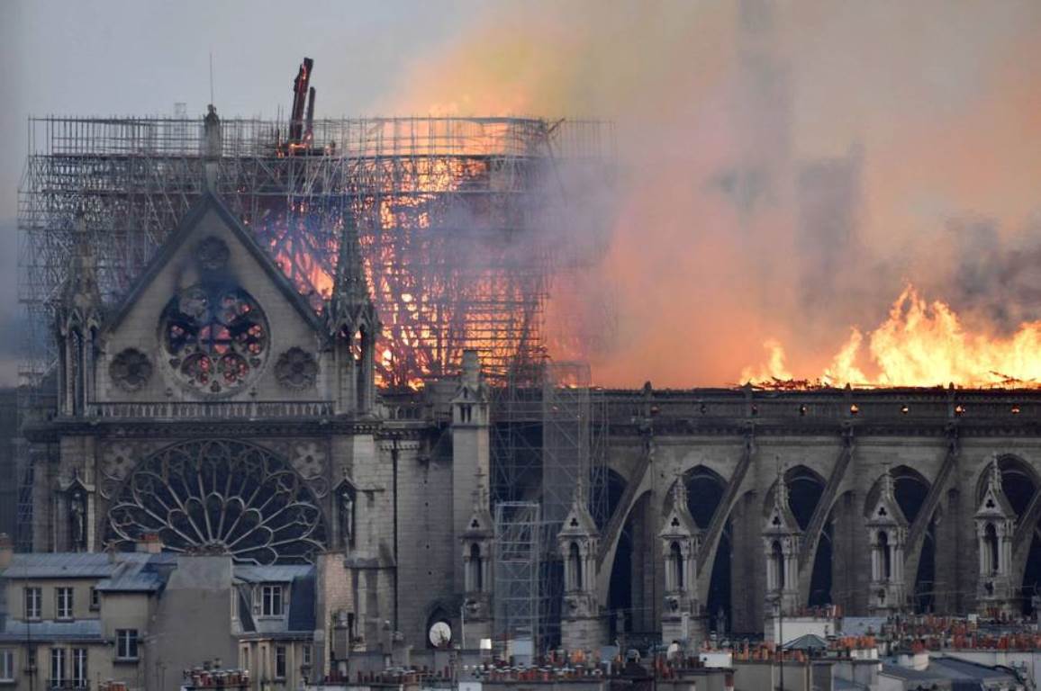 Un cortocircuito en Notre Dame es la posible causa de incendio