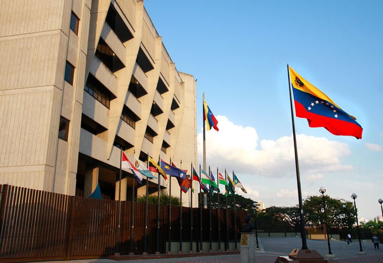 Tribunal venezolano solicita allanar inmunidad parlamentaria a Guaidó