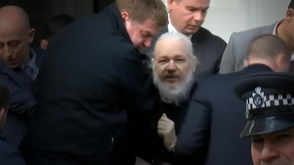 Suecia pide orden de arresto contra Julián Assange
