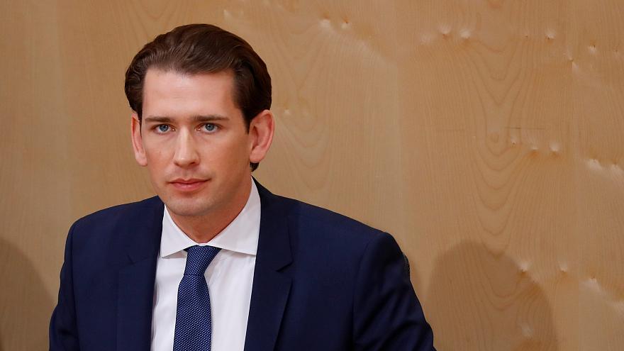 El presidente de Austria destituye al Gobierno de Kurz