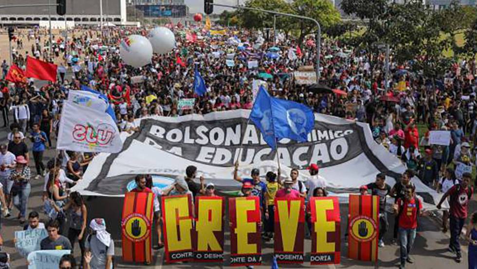 Estudiantes y docentes marcharon por segunda ocasión contra el gobierno de Jair Bolsonaro