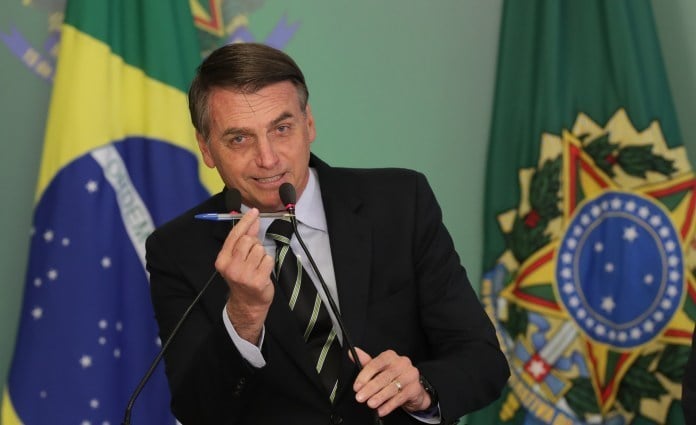 Decreto sobre armas de Bolsonaro permite a un civil comprar un fusil militar