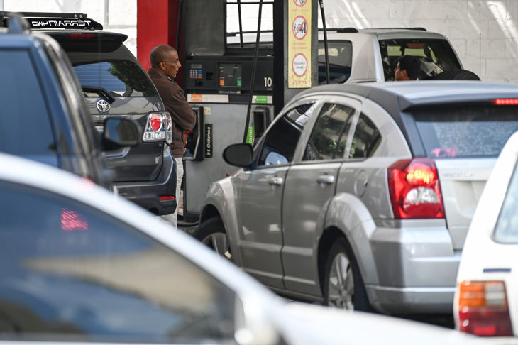 La “guerra de la gasolina”: Bloqueo priva a Venezuela  de aditivos para procesar combustibles