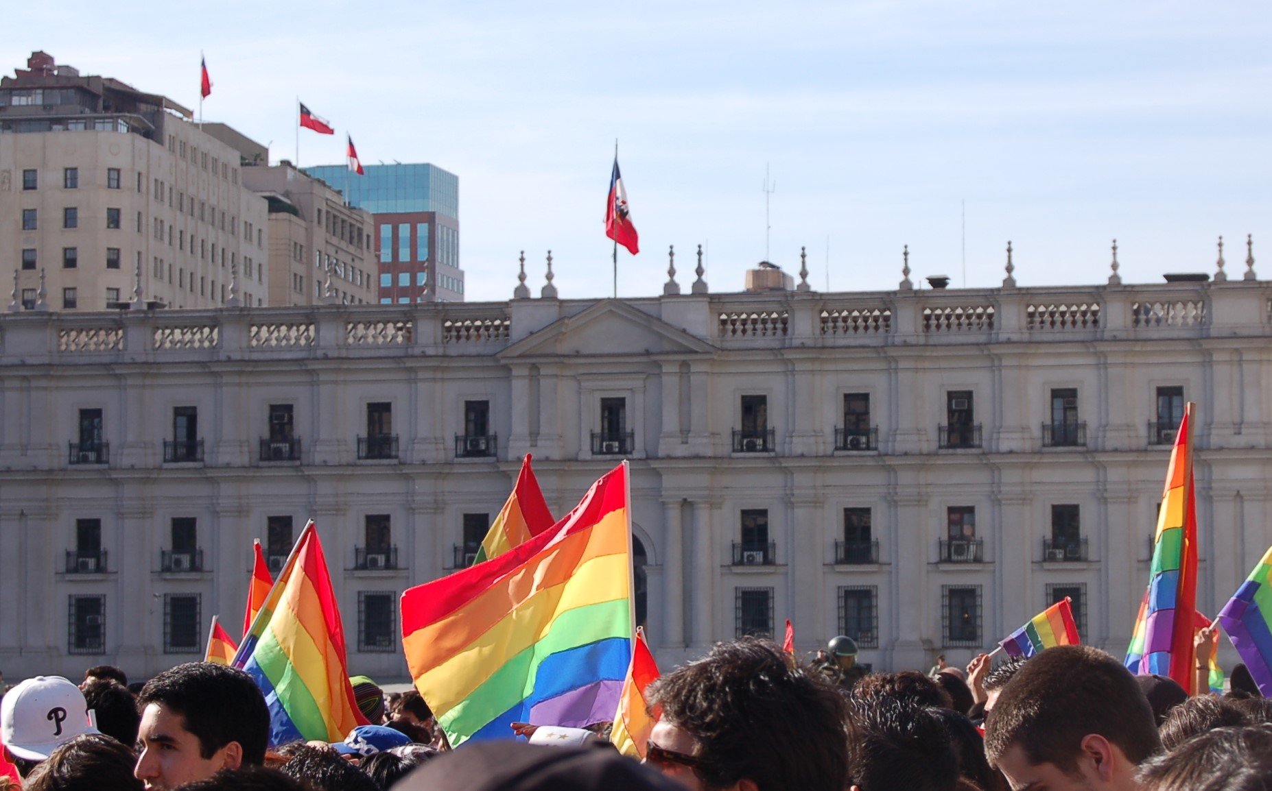 Día contra la Homofobia y la Transfobia: Instituciones izan este lunes la bandera de la diversidad