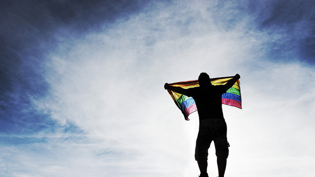 Molestia con UC por negativa a izar bandera LGBTI: Institución consideró que podía verse como “provocación”