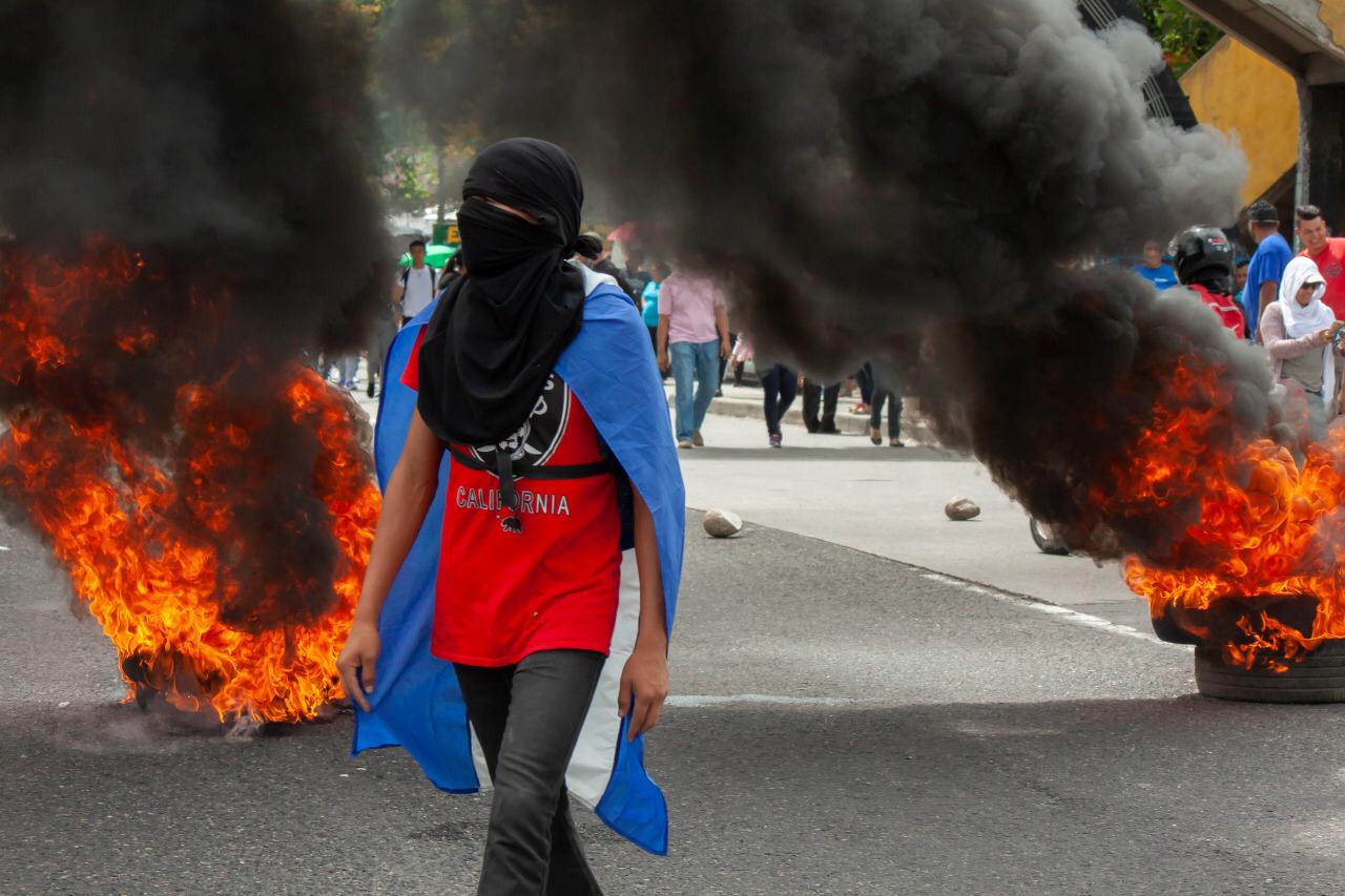 (Imágenes impactantes) Hondureños paralizan el país y exigen la renuncia del Presidente